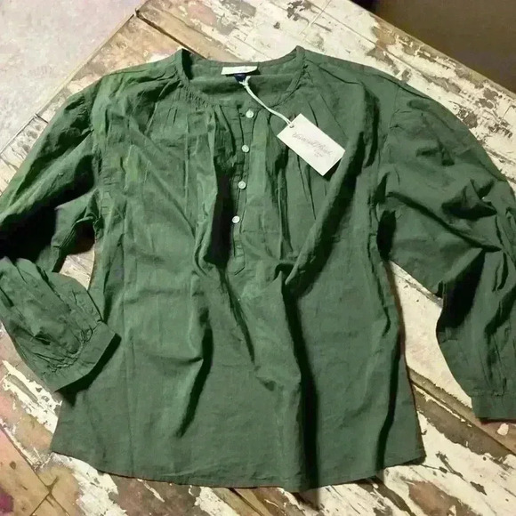 ❤️5/$25❤️ Olive green blouse - Picture 1 of 4